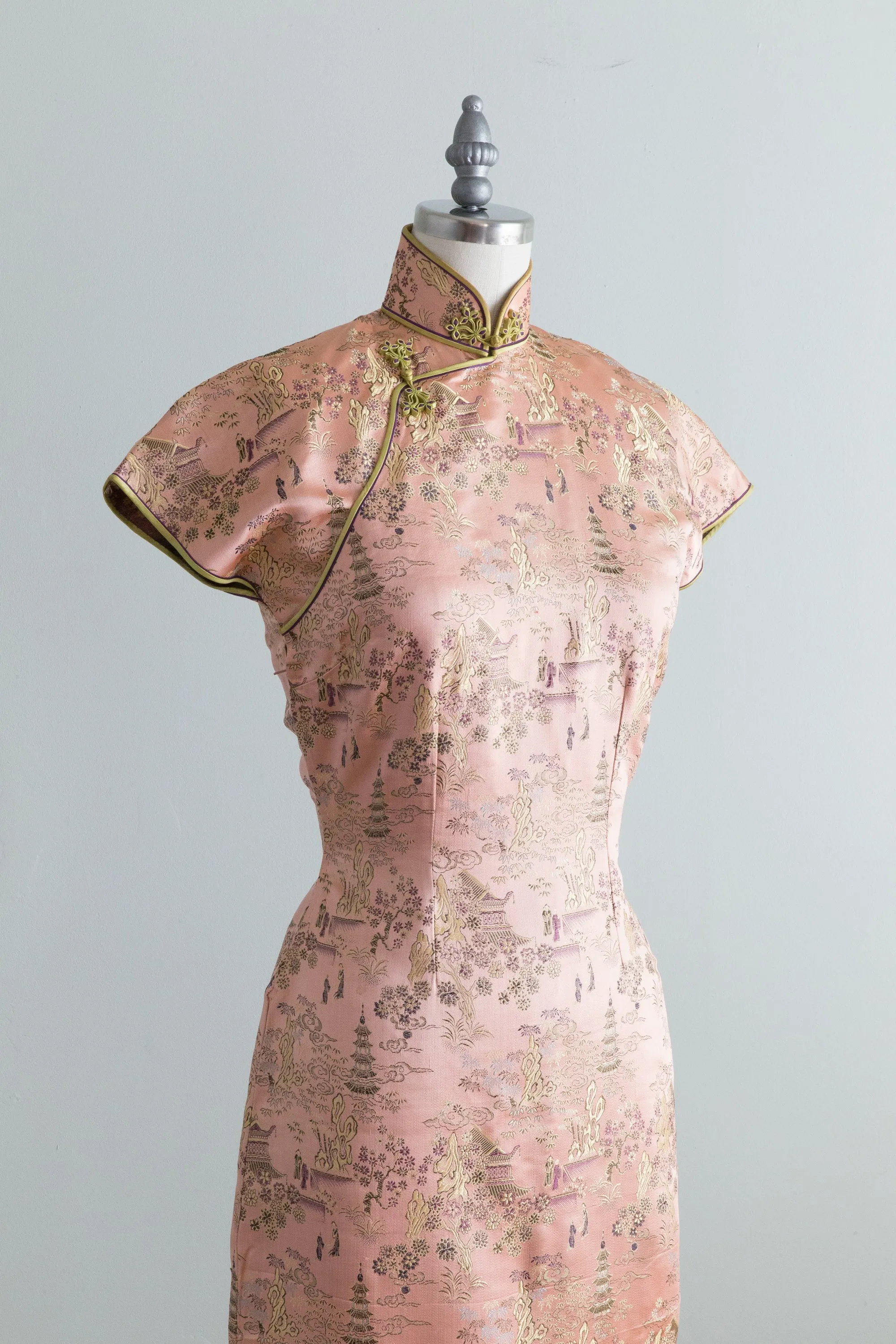 Beautiful 1950's Peony Pink Chinese Silk Cheongsam / XS