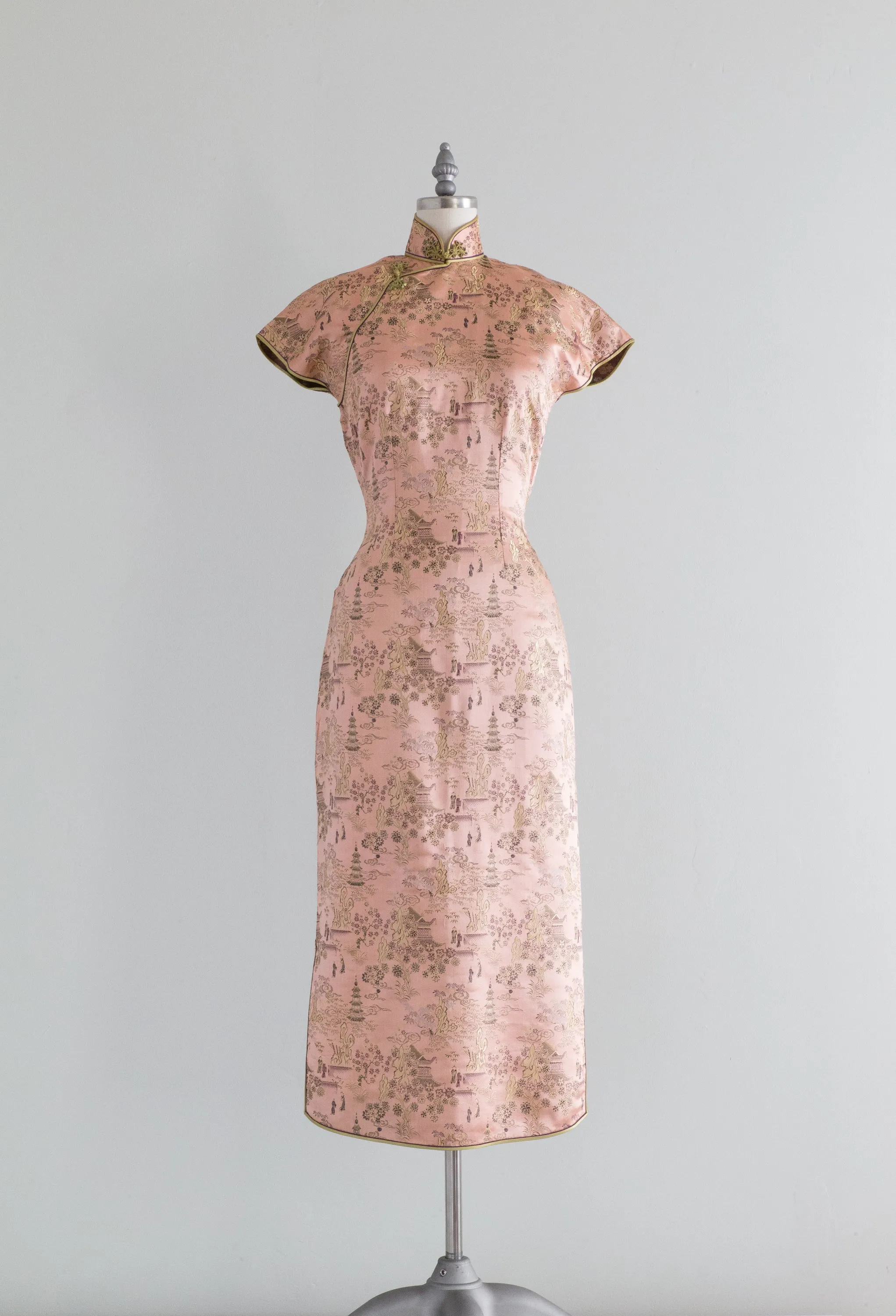 Beautiful 1950's Peony Pink Chinese Silk Cheongsam / XS