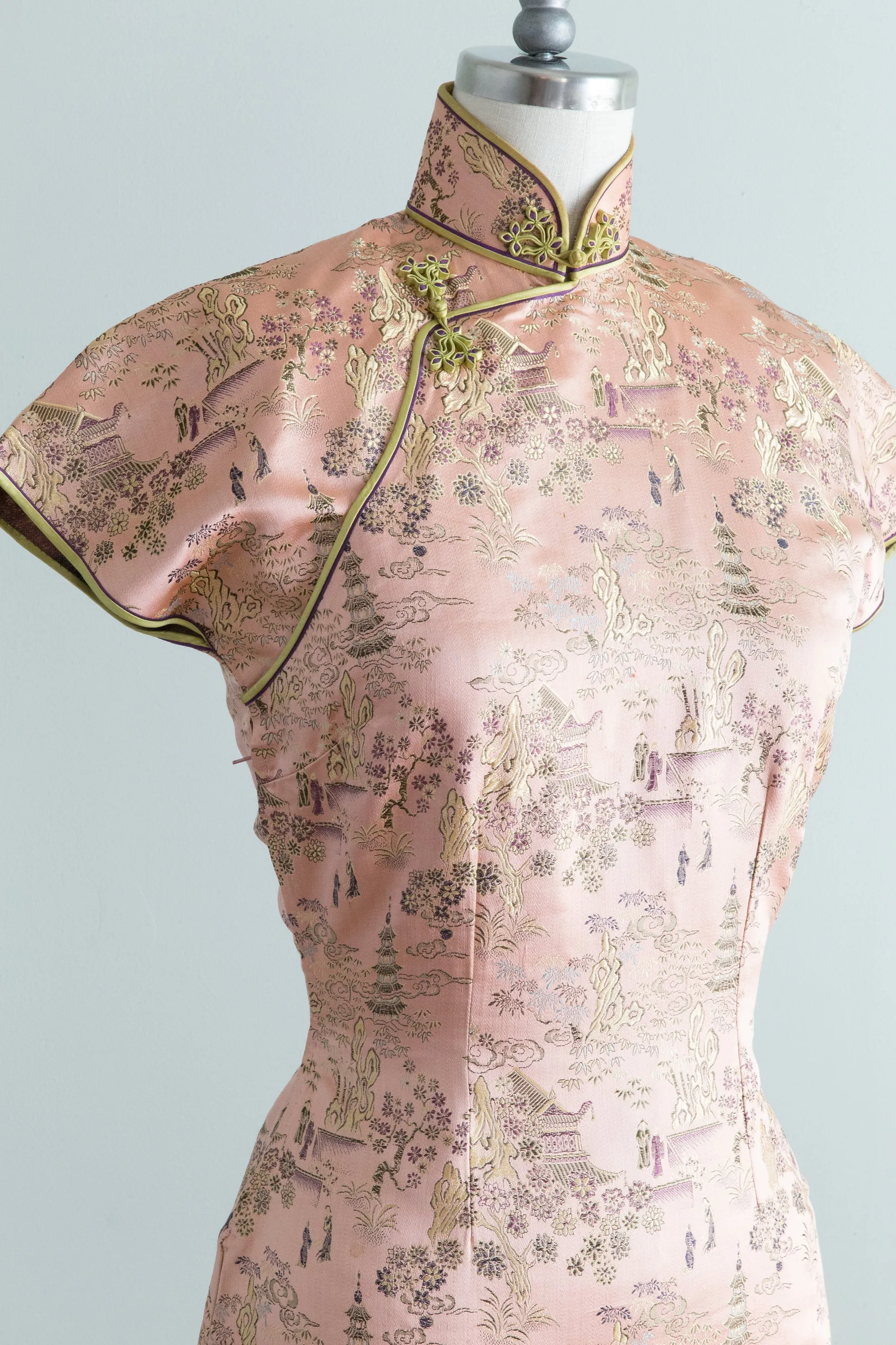 Beautiful 1950's Peony Pink Chinese Silk Cheongsam / XS