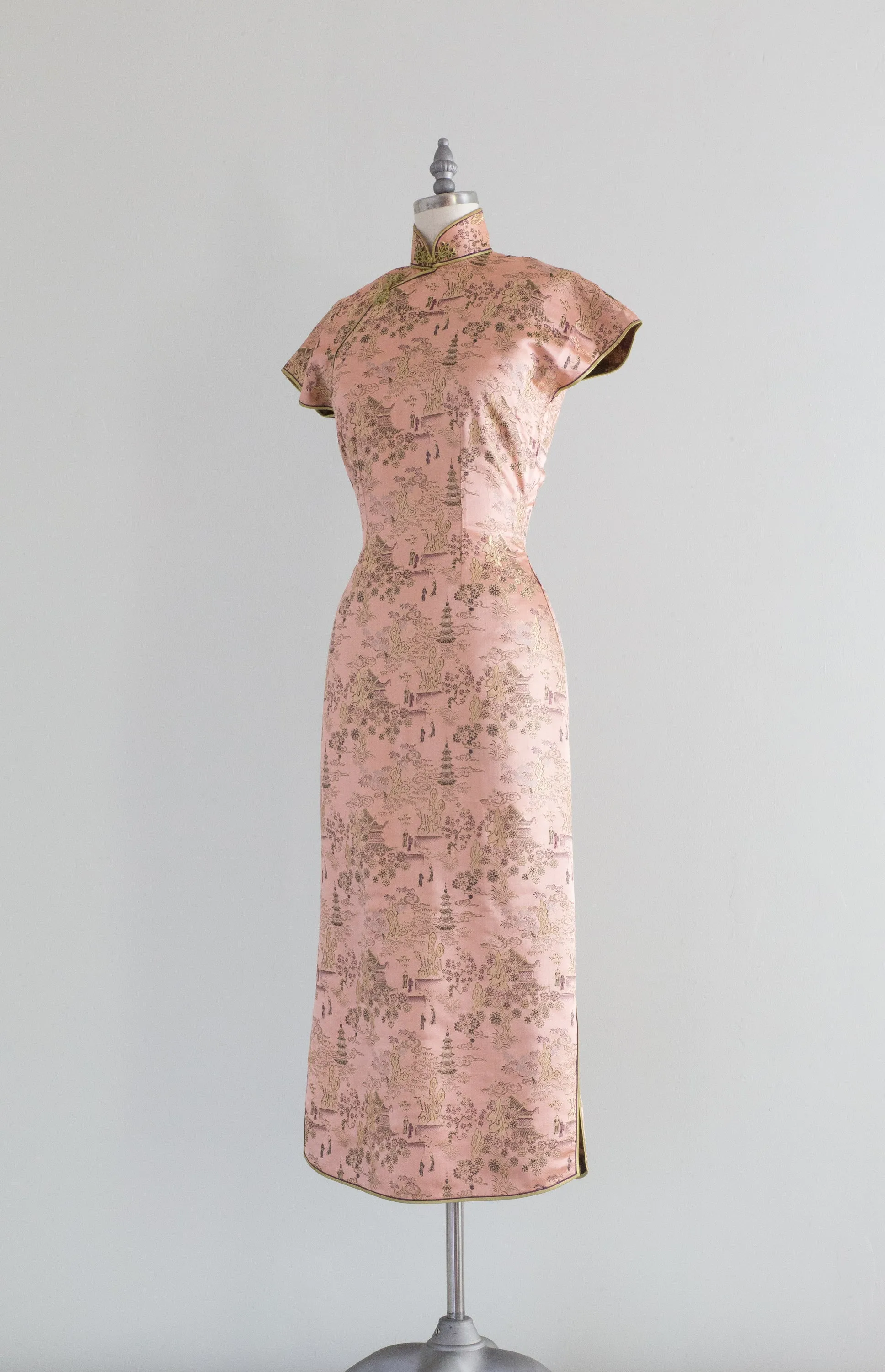 Beautiful 1950's Peony Pink Chinese Silk Cheongsam / XS