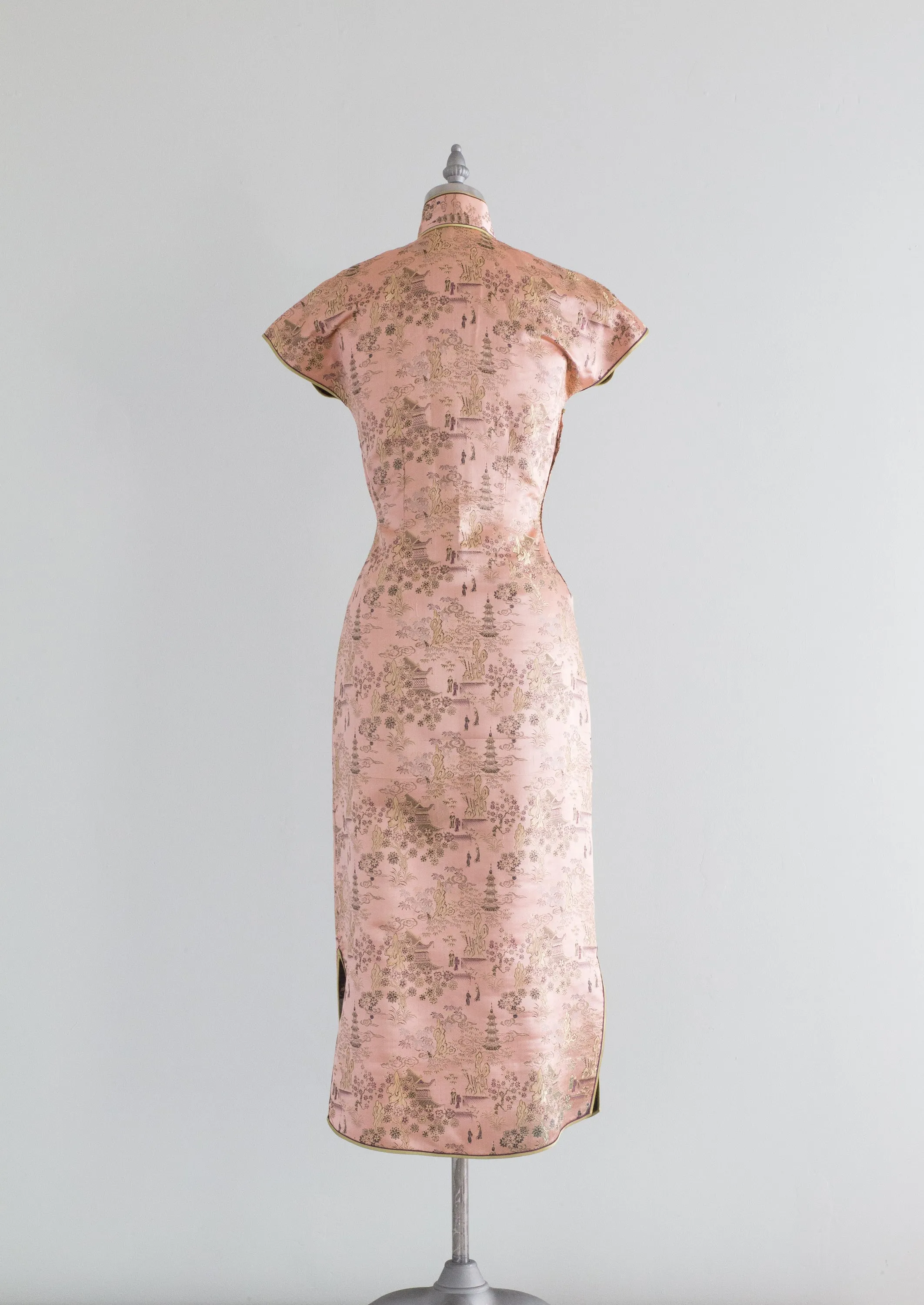 Beautiful 1950's Peony Pink Chinese Silk Cheongsam / XS